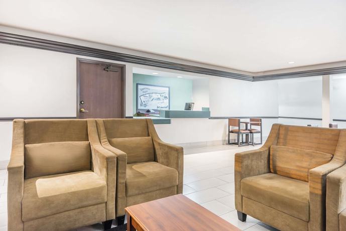 Imagen de los interiores del Hotel Super 8 by Wyndham Madison/Hanover Area. Foto 19