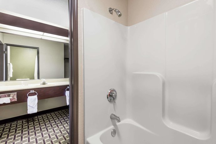 Imagen de la habitación del Hotel Super 8 by Wyndham Madison/Hanover Area. Foto 14