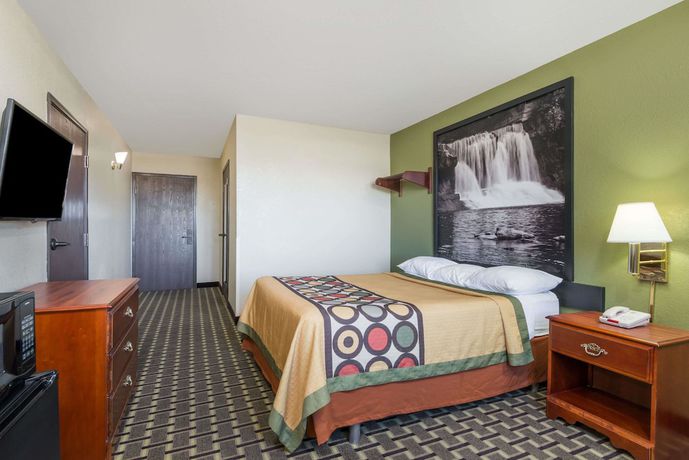 Imagen de la habitación del Hotel Super 8 by Wyndham Madison/Hanover Area. Foto 17