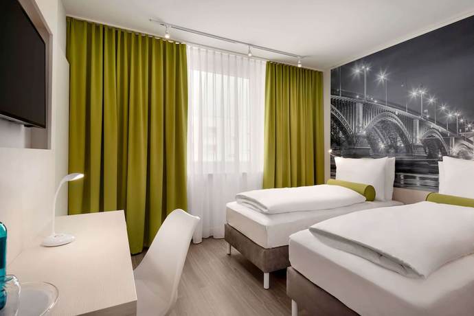 Imagen de la habitación del Hotel Super 8 by Wyndham Mainz Zollhafen. Foto 5