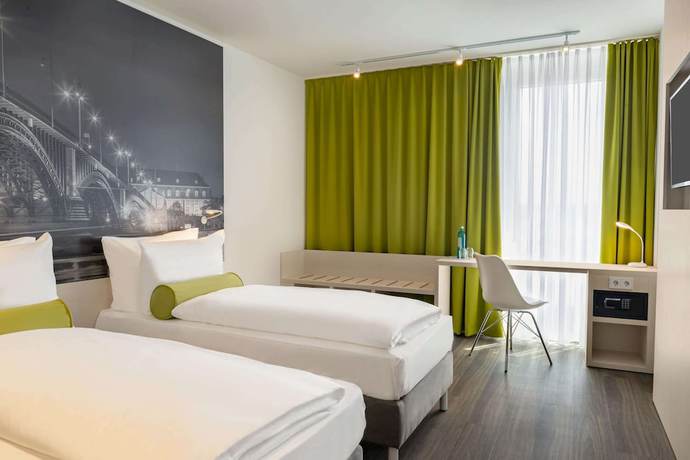 Imagen de la habitación del Hotel Super 8 by Wyndham Mainz Zollhafen. Foto 6