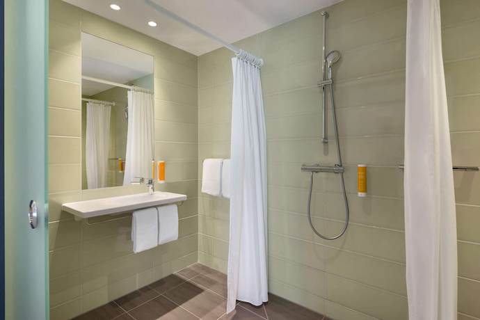 Imagen de la habitación del Hotel Super 8 by Wyndham Mainz Zollhafen. Foto 8