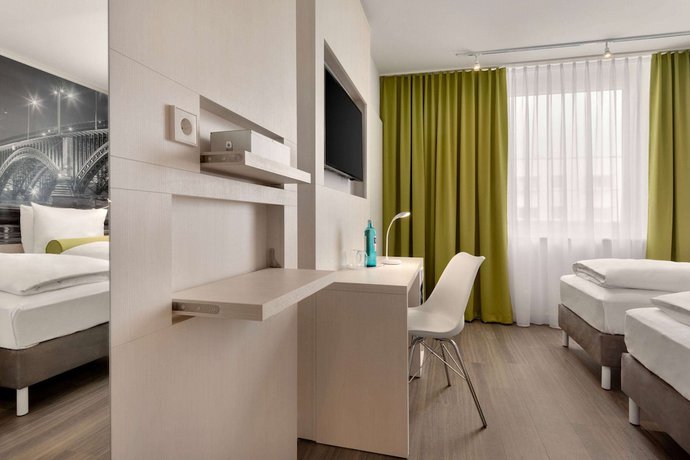 Imagen de la habitación del Hotel Super 8 by Wyndham Mainz Zollhafen. Foto 9