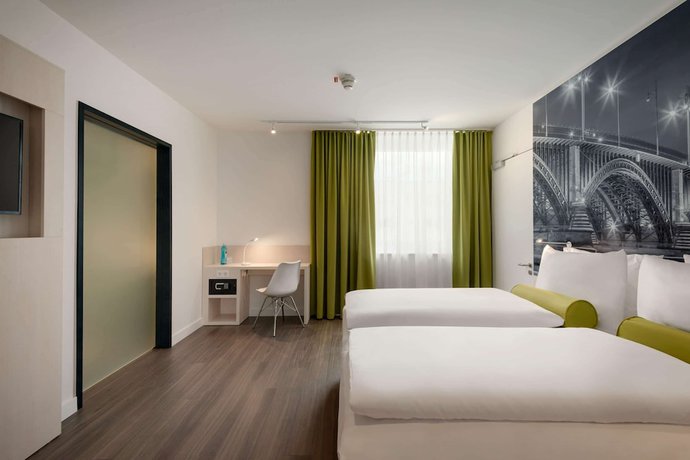 Imagen de la habitación del Hotel Super 8 by Wyndham Mainz Zollhafen. Foto 11