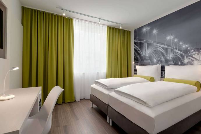 Imagen de la habitación del Hotel Super 8 by Wyndham Mainz Zollhafen. Foto 12