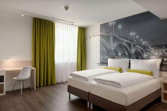 Imagen de la habitación del Hotel Super 8 by Wyndham Mainz Zollhafen. Foto 14