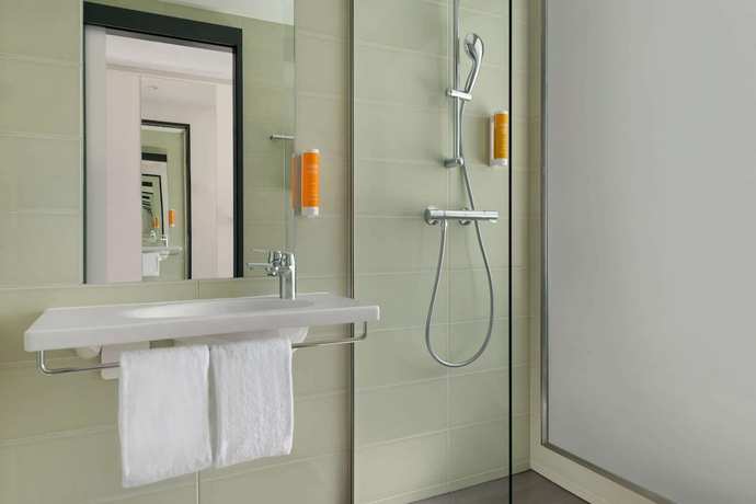 Imagen de la habitación del Hotel Super 8 by Wyndham Mainz Zollhafen. Foto 15