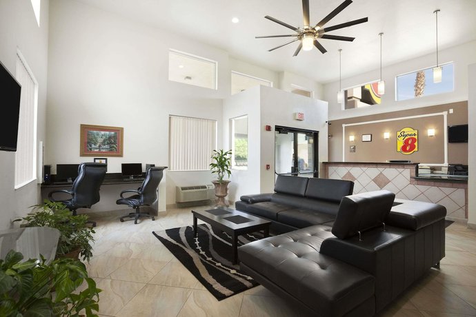 Imagen de los interiores del Hotel Super 8 by Wyndham Marana/Tucson Area. Foto 9