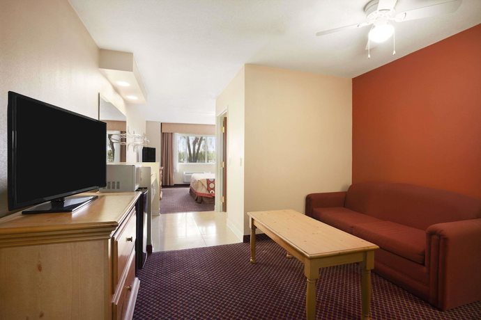 Imagen de la habitación del Hotel Super 8 by Wyndham Marana/Tucson Area. Foto 8