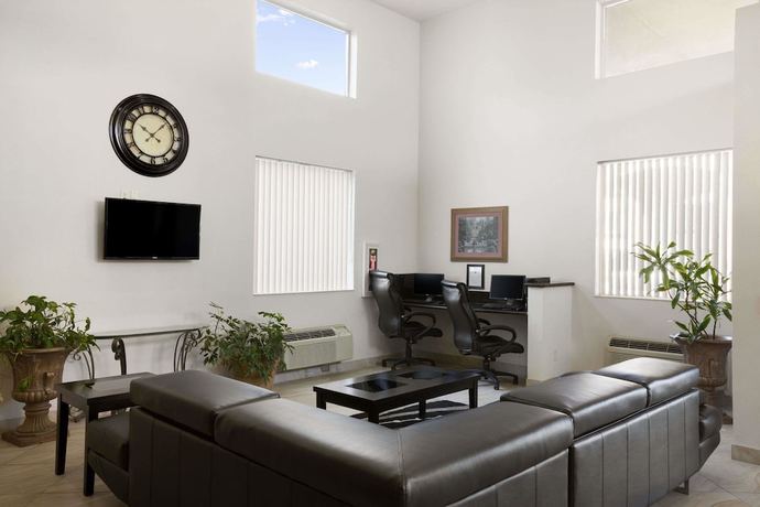 Imagen de los interiores del Hotel Super 8 by Wyndham Marana/Tucson Area. Foto 12