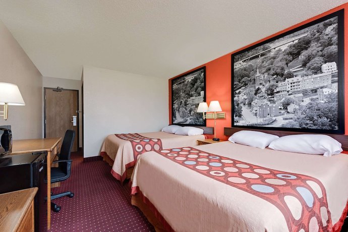 Imagen de la habitación del Hotel Super 8 by Wyndham Martinsburg. Foto 3