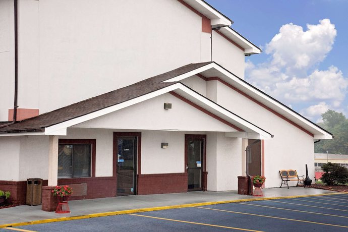 Imagen general del Hotel Super 8 by Wyndham Martinsburg. Foto 1