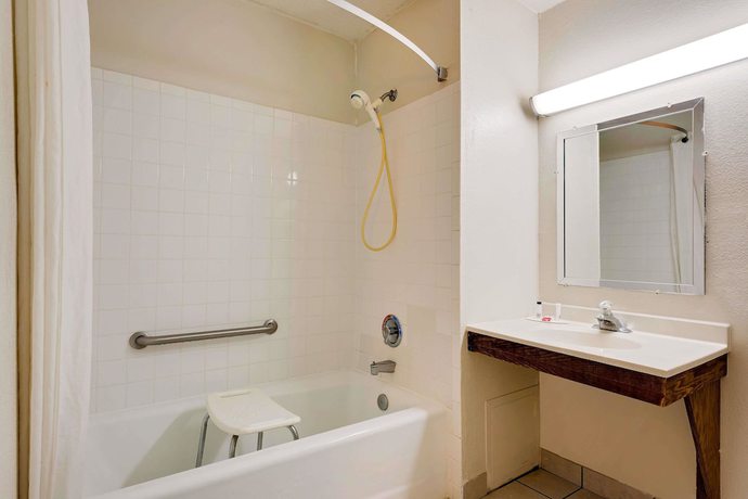 Imagen de la habitación del Hotel Super 8 by Wyndham Martinsburg. Foto 6