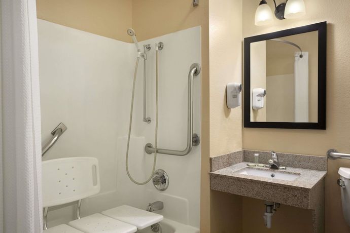 Imagen de la habitación del Hotel Super 8 by Wyndham Mattoon. Foto 5