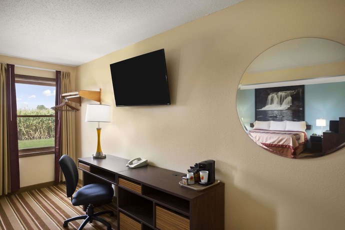 Imagen de la habitación del Hotel Super 8 by Wyndham Mattoon. Foto 10
