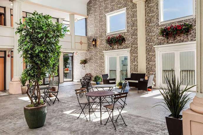 Imagen de los interiores del Hotel Super 8 by Wyndham Meadowlands. Foto 17