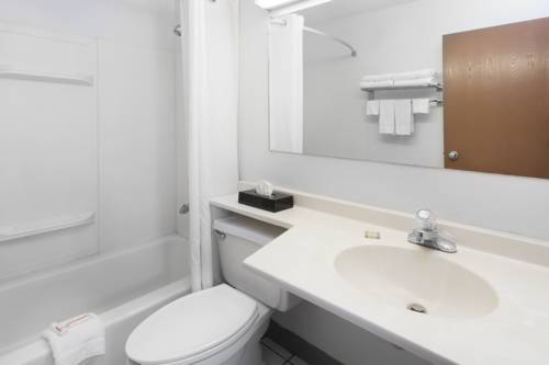 Imagen de la habitación del Hotel Super 8 by Wyndham Merrillville. Foto 5