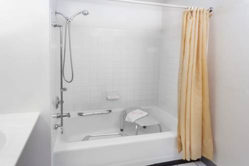 Imagen de la habitación del Hotel Super 8 by Wyndham Merrillville. Foto 6
