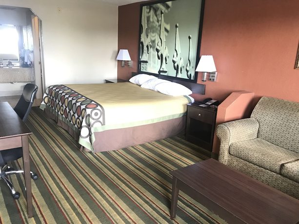 Imagen de la habitación del Hotel Super 8 by Wyndham Monroe. Foto 4