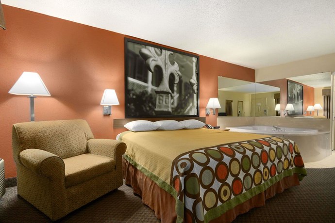 Imagen de la habitación del Hotel Super 8 by Wyndham Monroe. Foto 5