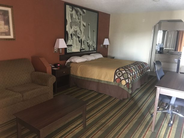 Imagen de la habitación del Hotel Super 8 by Wyndham Monroe. Foto 6