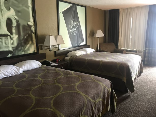 Imagen de la habitación del Hotel Super 8 by Wyndham Monroe. Foto 8