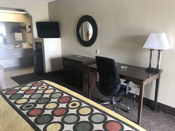 Imagen de la habitación del Hotel Super 8 by Wyndham Monroe. Foto 9