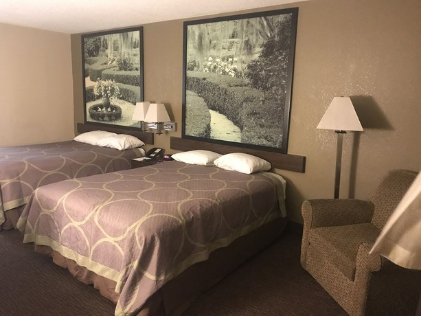 Imagen de la habitación del Hotel Super 8 by Wyndham Monroe. Foto 15