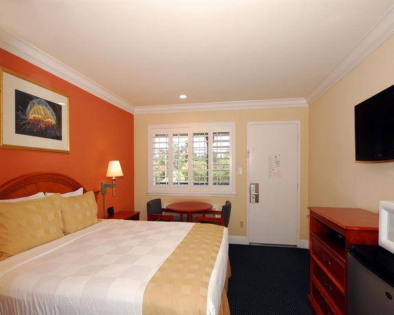 Imagen de la habitación del Hotel Super 8 by Wyndham Monterey Fisherman's Wharf Aquarium. Foto 3