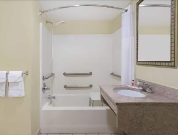 Imagen de la habitación del Hotel Super 8 by Wyndham Montgomery I-65. Foto 7
