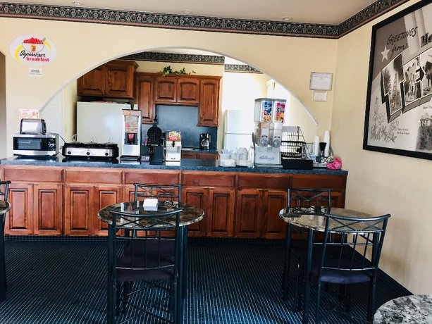 Imagen del bar/restaurante del Hotel Super 8 by Wyndham Montgomery/ Lake Conroe. Foto 4