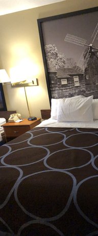 Imagen de la habitación del Hotel Super 8 by Wyndham Montgomery Maybrook. Foto 10