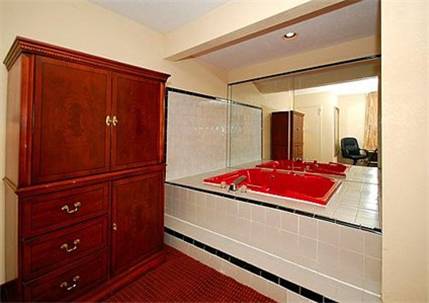 Imagen de la habitación del Hotel Super 8 by Wyndham Monticello NY. Foto 4