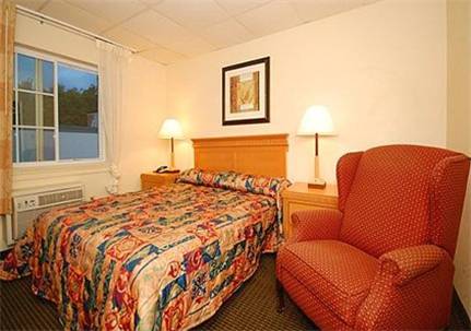 Imagen de la habitación del Hotel Super 8 by Wyndham Monticello NY. Foto 8