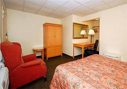 Imagen de la habitación del Hotel Super 8 by Wyndham Monticello NY. Foto 11