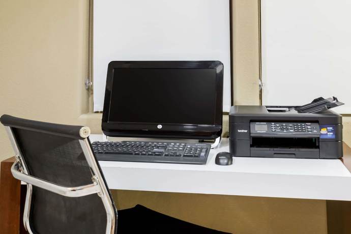 Imagen de los interiores del Hotel Super 8 by Wyndham Montrose. Foto 14