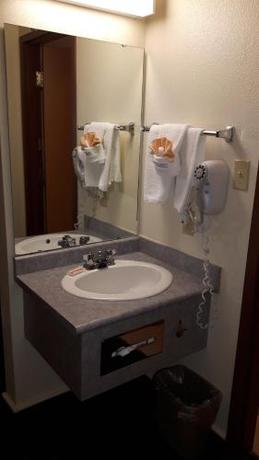 Imagen de la habitación del Hotel Super 8 by Wyndham Moose Jaw SK. Foto 6