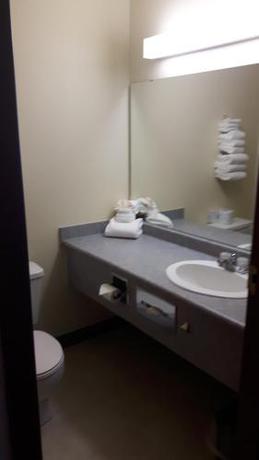 Imagen de la habitación del Hotel Super 8 by Wyndham Moose Jaw SK. Foto 8