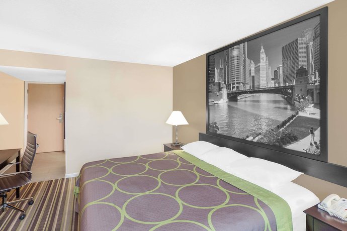 Imagen de la habitación del Hotel Super 8 by Wyndham Morton Grove/Chicago. Foto 6