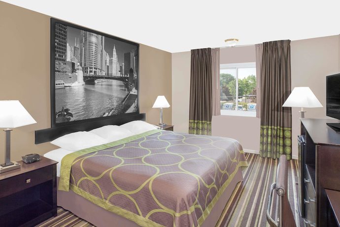 Imagen de la habitación del Hotel Super 8 by Wyndham Morton Grove/Chicago. Foto 8