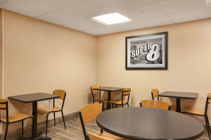 Imagen del bar/restaurante del Hotel Super 8 by Wyndham Mount Laurel. Foto 4