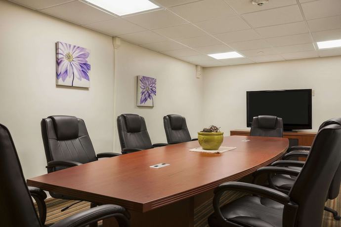 Imagen de los interiores del Hotel Super 8 by Wyndham Mount Laurel. Foto 18