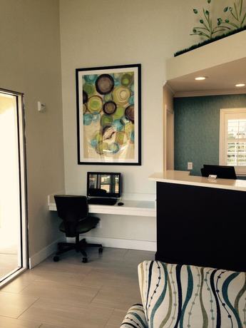 Imagen de los interiores del Hotel Super 8 by Wyndham Mountain View. Foto 12