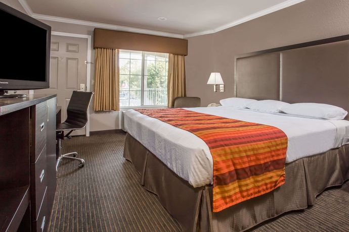 Imagen de la habitación del Hotel Super 8 by Wyndham Mountain View. Foto 5