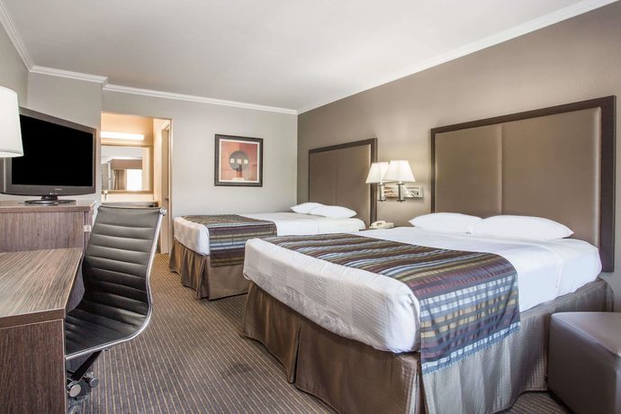 Imagen de la habitación del Hotel Super 8 by Wyndham Mountain View. Foto 6