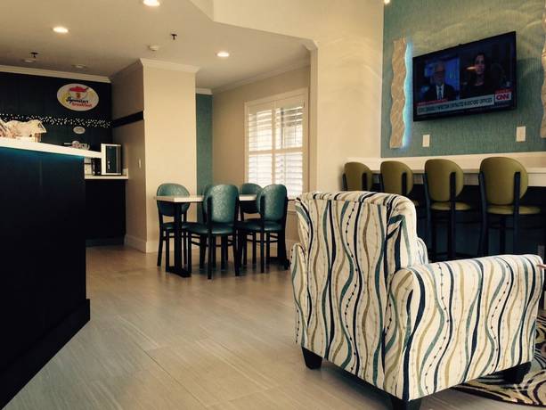Imagen de los interiores del Hotel Super 8 by Wyndham Mountain View. Foto 13