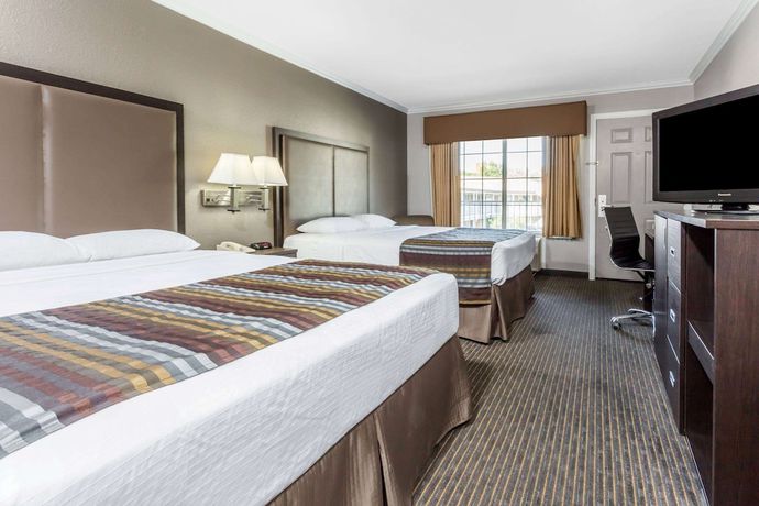 Imagen de la habitación del Hotel Super 8 by Wyndham Mountain View. Foto 10