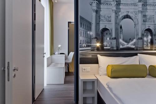Imagen de la habitación del Hotel Super 8 by Wyndham Munich City West. Foto 2