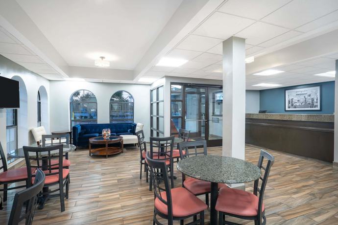 Imagen de los interiores del Hotel Super 8 by Wyndham Murfreesboro. Foto 18