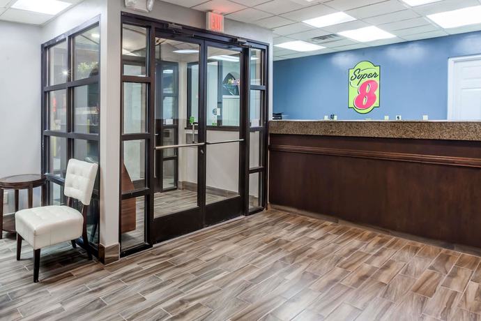 Imagen de los interiores del Hotel Super 8 by Wyndham Murfreesboro. Foto 19
